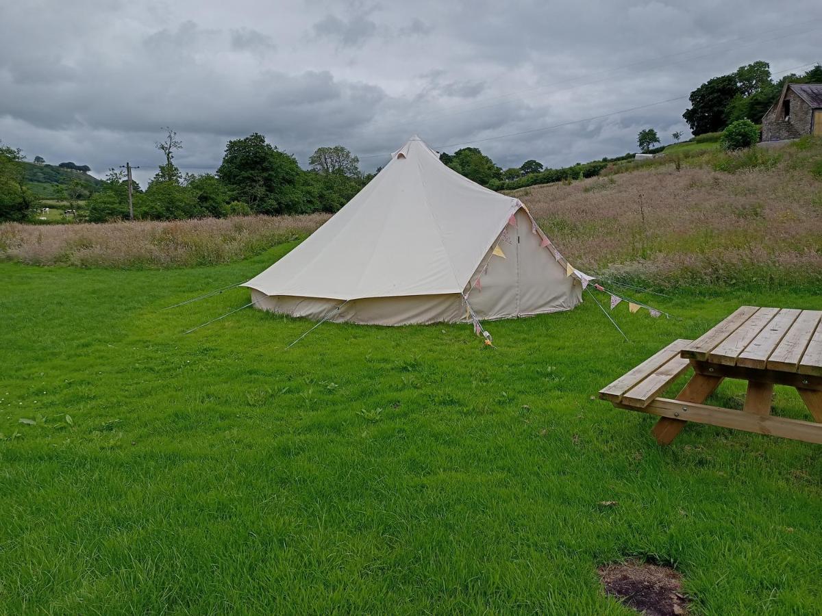 Hotel Oak Tree Farm Llanfynydd Esterno foto