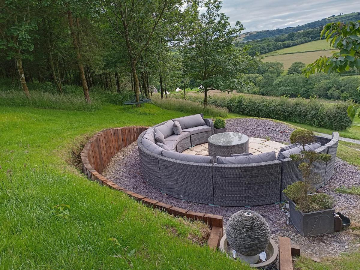 Hotel Oak Tree Farm Llanfynydd Esterno foto