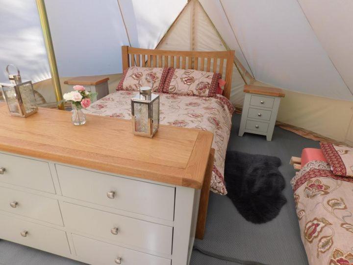 Hotel Oak Tree Farm Llanfynydd Esterno foto
